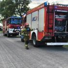 Pożar w domu w Skrzynnie. Zdjęcia przedstawiają akcję strażaków i policji / fot.:...