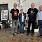 Zdjęcia z finisażu wystawy, zorganizowanej w holu Dworca Kulturalnego Wieluń-Dąbrowa z...