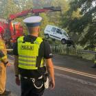 Zdjęcia samochodu, który wpadł do wody / fot.: KPP Piotrków Tyrbunalski 
