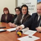 Na zdjęciu podpisanie umów UMWŁ ze Starostwem Powiatowym w Wieluniu na dofinansowanie...