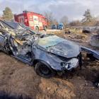 Zdjęcie z wypadku w Częstochowie. Auto zmiażdżone, czworo nastolatków w szpitalu /...