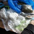 Zdjęcie z akcji policji w Łowiczu wymierzonej w narkobiznes. Zatrzymanie podejrzanego o...
