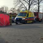 Starszy mężczyzna nagle umiera jadąc na rowerze w Wieluniu. Zdjęcie z akcji służb /...