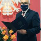 Marek Jednak dziękował urzędniczce za 25 lat poświęcenia na rzecz urzędu i lokalnej...
