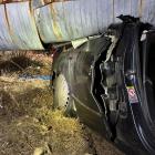 Zdjęcie z wypadku w Częstochowie. Auto zmiażdżone, czworo nastolatków w szpitalu /...