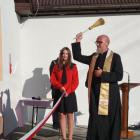 Na zdjęciu uroczyste poświęcenie i otwarcie nowego garażu w OSP Gaszyn (gm. Wieluń) /...