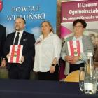 Na zdjęciu Powiat Wieluński podpisuje umowę z wykonawcą na termomodernizację budynku II...
