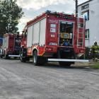 Pożar w domu w Skrzynnie. Zdjęcia przedstawiają akcję strażaków i policji / fot.:...