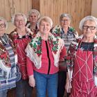 Zdjęcia z warsztatów wielkanocnych zorganizowanych przez Klub Seniora w Skomlinie /...