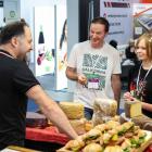 Zdjęcie pokazuje KGW „Wiejska Chata” w Ostrówku na tagrach Warsaw Food Expo 2026. /...