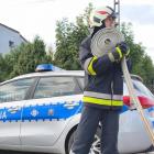 Pożar w domu w Skrzynnie. Zdjęcia przedstawiają akcję strażaków i policji / fot.:...