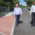 Wójt gminy Konopnica Jacek Kurowski oraz kierownik referatu rozwoju gospodarczego,...