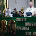 Zdjęcie z uroczystej mszy świętej hubertowskiej i jubileuszu 80-lecia Koła Łowieckiego...