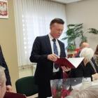 Zdjęcie z oficjalnego oddania do użytku dwóch dróg po modernizacji w gminie Biała /...