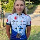 Julia Pietrzak z brązowym medalem/fot MLKS
