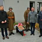 Zdjęcie z uroczystości odsłonięcia tablicy pamiątkowej w Pątnowie ku czci bohaterów...