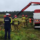 Tragedia w Drobnicach, samochód w stawie. Znaleziono ciała dwóch mężczyzn / fot.: KPP...