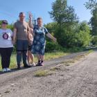 Na zdjęciu mieszkańcy kolonii Marynka w Okalewie (gm. Ostrówek) upominający się o...