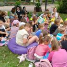 Zdjęcia z pikniku literackiego przed Miejską i Gminną Biblioteką Publiczną w Wieluniu /...