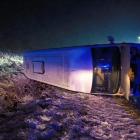 Zdjęcie z miejsca wypadku busa wiozącego ludzi do pracy. Tarnówka (gm. Szadek, pow....