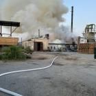 Zdjęcia z akcji gaszenia pożaru obiektów magazynowych w Tyblach / fot.: OSP Czastary