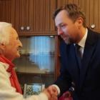 Zdjęcie z jubileuszu setnych urodzin Katarzyny Kalemby z Dzietrznik w gminie Pątnów /...