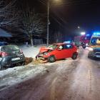 Zdjęcie z wypadku w Brzezinach, gdzie trzy osoby trafiły do szpitala, w tym 6-letnie...