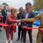 Na zdjęciach uroczyste otwarcie i poświęcenie nowej świetlicy wiejskiej w Ostrówku /...