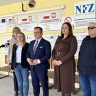 Zdjęcie pokazuje konferencję prasową pod szpitalem w Wieluniu. / fot.: Adam Adrjanek