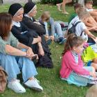 Zdjęcia z pikniku literackiego przed Miejską i Gminną Biblioteką Publiczną w Wieluniu /...