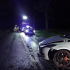 Zdjęcia z wypadku samochodu osobowego Tesla w Sędziejowicach / fot.: KPP Łask