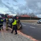 Zdjęcie z akcji strażaków i policjantów w Wierzchlesie, gdzie miało dojść do pożaru...