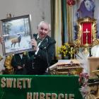Zdjęcie z uroczystej mszy świętej hubertowskiej i jubileuszu 80-lecia Koła Łowieckiego...