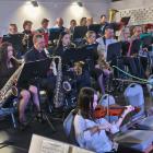 Na zdjęciu Orkiestra Dęta, Spirit Songs Band i Akademia Młodego Muzyka Cementowni Warta...