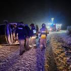 Zdjęcie z miejsca wypadku busa wiozącego ludzi do pracy. Tarnówka (gm. Szadek, pow....