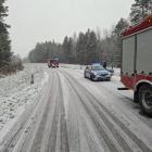 Zdjęcie z miejsca kolizji w Trębaczewie na drodze do cementowni. Ciężarówka przewróciła...