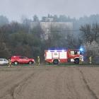 Na zdjęciu pożar stodoły w Praszce. Akcja gaśnicza 13 zastępów straży pożarnej / fot.:...