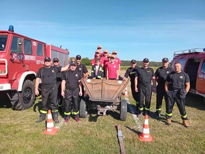 zdjęcie przedstawiające I Zawody Sportowo-Pożarnicze dla Oldbojów 40+ w Kamionce