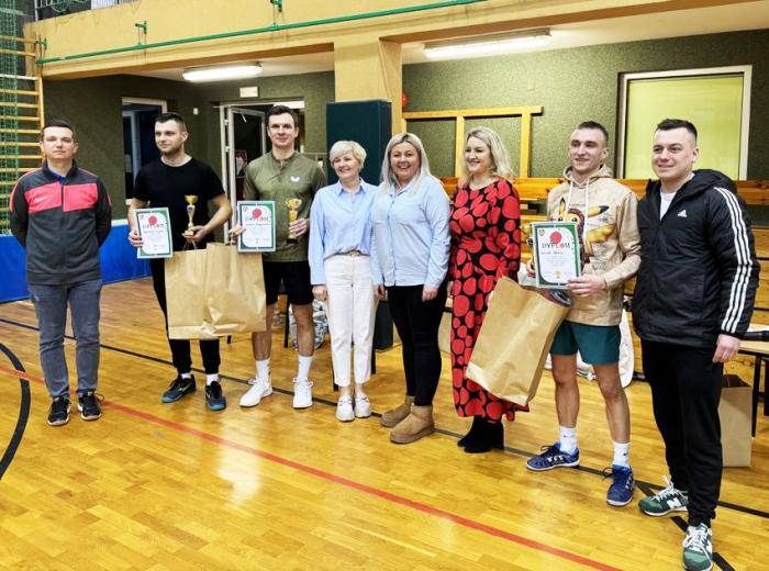 Zwycięzcy kategorii open II Otwartego Turnieju Tenisa Stołowego w Osjakowie