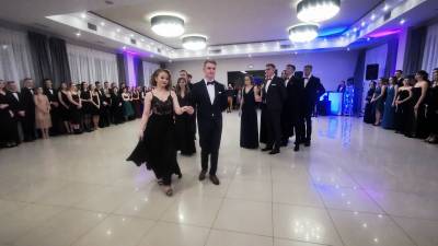 Zdjęcie: studniówka Wieluń kultura kulisy