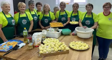 Koła Gospodyń Wiejskich z Dzietrznik, Pątnowa, Grębienia, Kamionki i Kałuż gotują tradycyjnie i ze smakiem