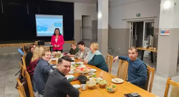 Fundusze Europejskie dla NGO: Owocne spotkanie w Ożarowie z udziałem lokalnych liderów
