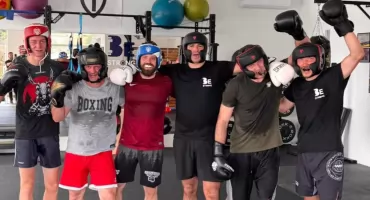 Wieluńscy pięściarze grupy Kinast Boxing na ringu w Pabianicach