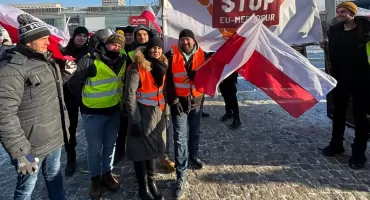 „Nie wpuścili nas. Kazali się zawijać z tymi śmieciami”. Kulisy protestu rolników w Warszawie