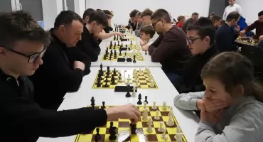 Szachowa rywalizacja w Pajęcznie - frekwencja po raz kolejny dopisała!