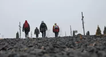 Ekstremalna Droga Krzyżowa 2026 w Wieluniu: Trzy trasy, nocna modlitwa i ponad 40 km wyzwania