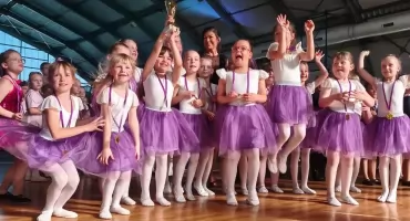 Zakochani w rytmie walczyli o puchar burmistrza. III Festiwal Tańca w Działoszynie 2026 na najwyższym poziomie