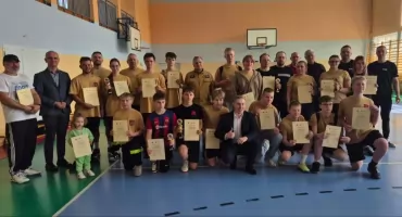 Strażackie zmagania w Strzelcach Wielkich - druhowie i druhny walczyli w zawodach tenisa stołowego
