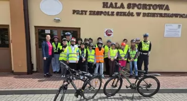 Egzamin na kartę rowerową - uczniowie zdawali go pod okiem policjantów 