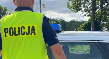 Zderzenie dwóch aut pod Piotrkowem Trybunalskim - ucierpiały dwie osoby 
